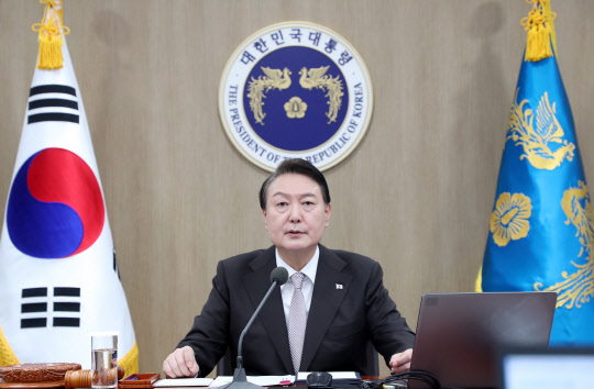 윤석열 대통령이 3일 서울 용산 대통령실 청사에서 열린 올해 첫 국무회의에서 발언하고 있다. 대통령실통신사진기자단=연합뉴스